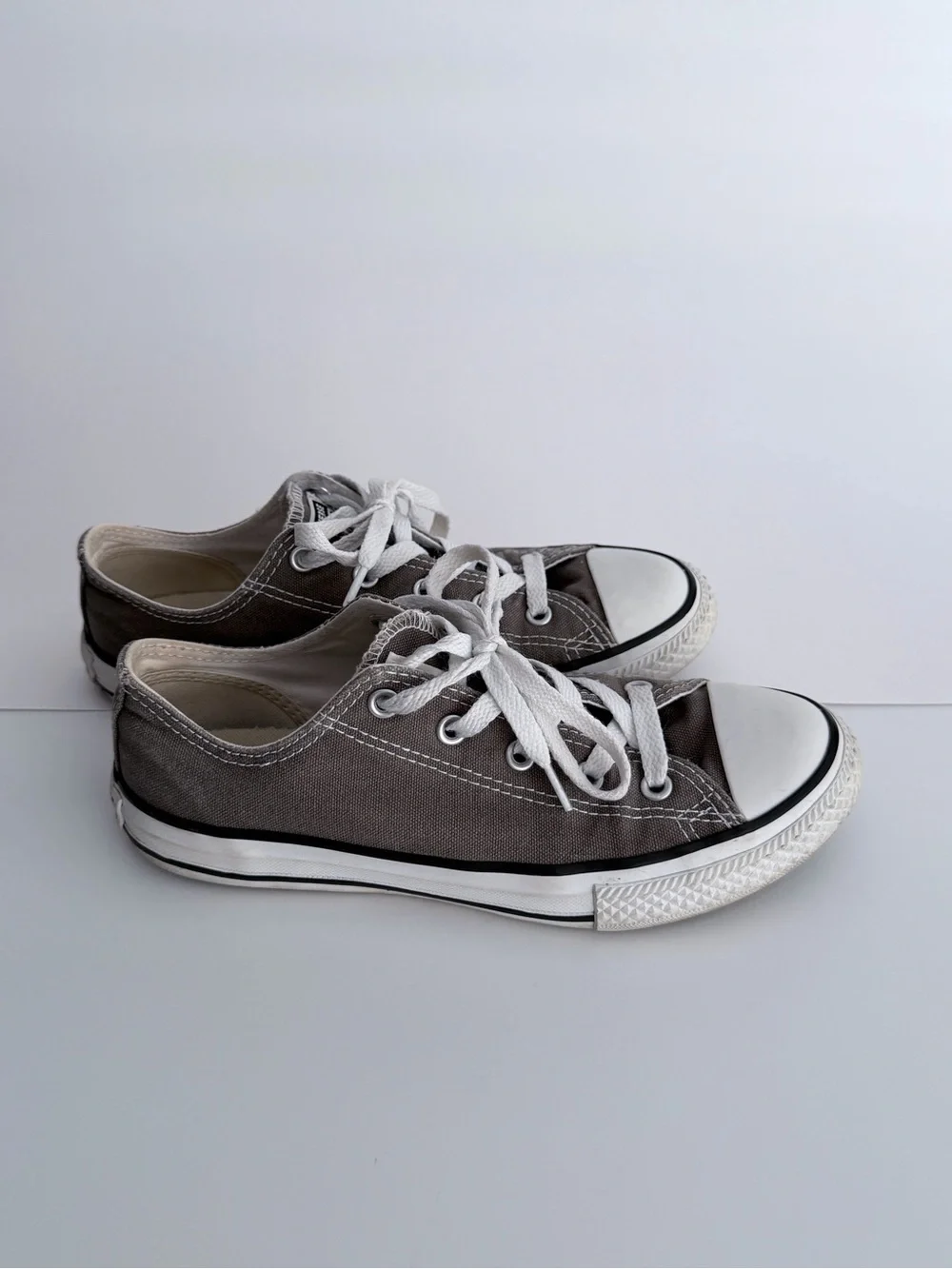 Unisex Converse Chuck Taylor All Star Low Top Gray Canvas Youth Size 3